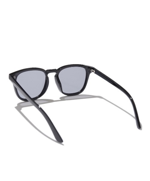 SPINNS（スピンズ）の「ボストンタイプ  カラーレンズサングラス（サングラス・メンズ・ブラック/ブラック系その他/ブルー/グレー/ベージュ/ベージュ系その他/ブラック系その他2・ONESIZE）」の9枚目の写真