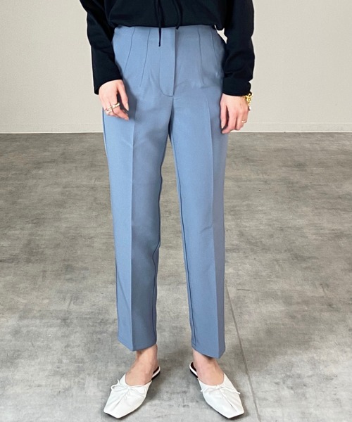She's Closet(シーズクローゼット)の「ハイウエストセンタープレステーパードパンツ(その他パンツ・レディース・ブルー/グリーン/アイボリー/スモークピンク/ブラック・M/L)」の4枚目の写真