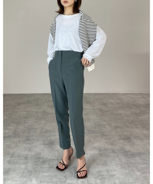 She's Closet(シーズクローゼット)の「ハイウエストセンタープレステーパードパンツ(その他パンツ・レディース・ブルー/グリーン/アイボリー/スモークピンク/ブラック・M/L)」の7枚目の写真