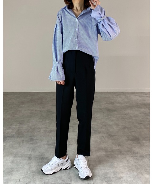 She's Closet(シーズクローゼット)の「ハイウエストセンタープレステーパードパンツ(その他パンツ・レディース・ブルー/グリーン/アイボリー/スモークピンク/ブラック・M/L)」の9枚目の写真