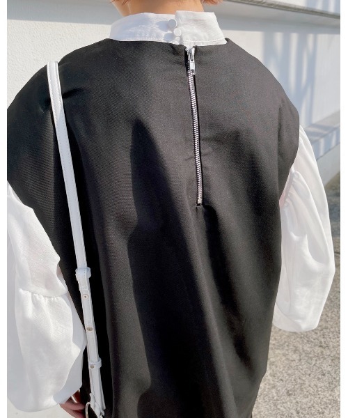 Solace（ソレイス）の「深キーネックベストトップス（ベスト・レディース・ブラック/アイボリー・FREE）」の9枚目の写真