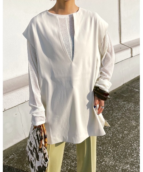 Solace（ソレイス）の「深キーネックベストトップス（ベスト・レディース・ブラック/アイボリー・FREE）」の6枚目の写真