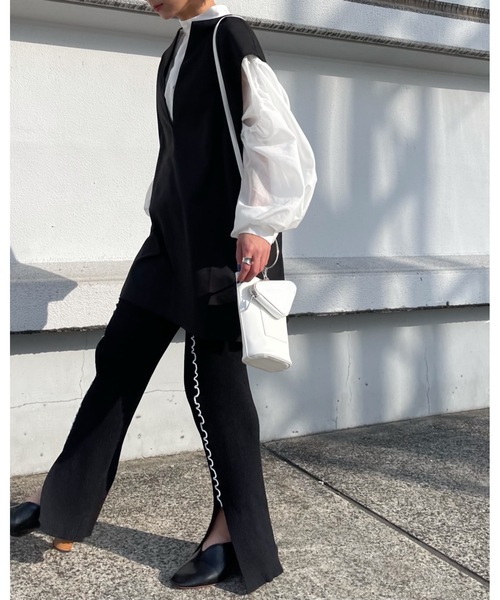 Solace（ソレイス）の「深キーネックベストトップス（ベスト・レディース・ブラック/アイボリー・FREE）」の12枚目の写真