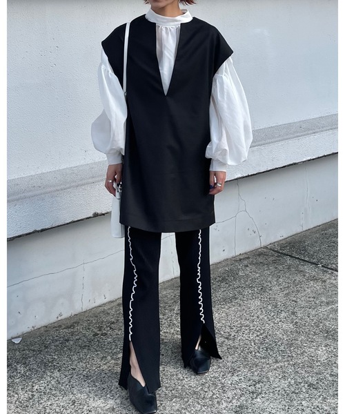 Solace（ソレイス）の「深キーネックベストトップス（ベスト・レディース・ブラック/アイボリー・FREE）」の16枚目の写真