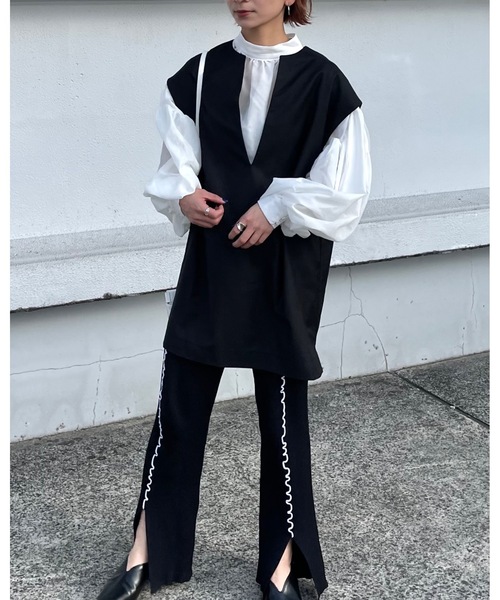 Solace（ソレイス）の「深キーネックベストトップス（ベスト・レディース・ブラック/アイボリー・FREE）」の17枚目の写真