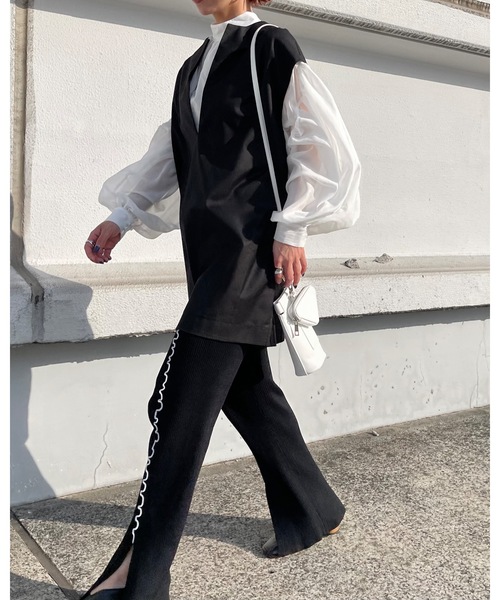 Solace（ソレイス）の「深キーネックベストトップス（ベスト・レディース・ブラック/アイボリー・FREE）」の15枚目の写真