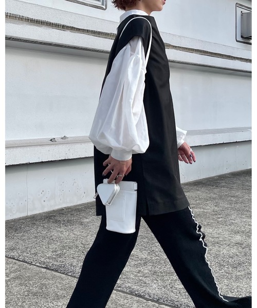 Solace（ソレイス）の「深キーネックベストトップス（ベスト・レディース・ブラック/アイボリー・FREE）」の20枚目の写真