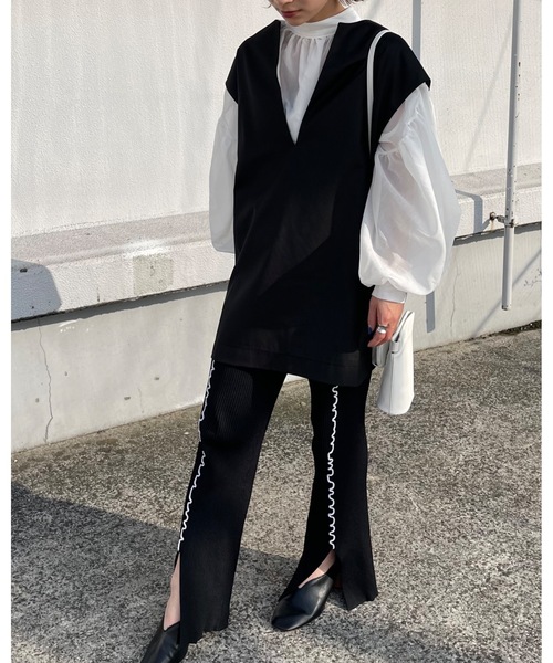 Solace（ソレイス）の「深キーネックベストトップス（ベスト・レディース・ブラック/アイボリー・FREE）」の19枚目の写真