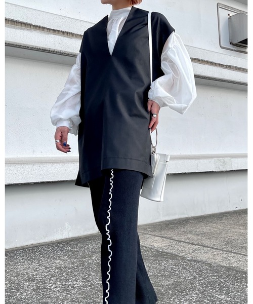 Solace（ソレイス）の「深キーネックベストトップス（ベスト・レディース・ブラック/アイボリー・FREE）」の21枚目の写真