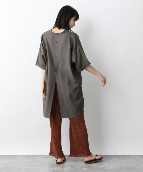 A part by（アパートバイ）の「RyLiスタンドロング半袖シャツ　947032（シャツ/ブラウス・レディース・オフホワイト/カーキ/グレー系その他4/オレンジ系その他5・FREE）」の11枚目の写真