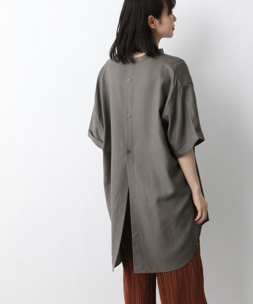 A part by（アパートバイ）の「RyLiスタンドロング半袖シャツ　947032（シャツ/ブラウス・レディース・オフホワイト/カーキ/グレー系その他4/オレンジ系その他5・FREE）」の6枚目の写真