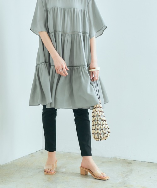 titivate（ティティベイト）の「ハーフスリーブティアードチュニックブラウス（シャツ/ブラウス・レディース・ブラック/オフホワイト/ライトグリーン/グレイッシュベージュ・S/M）」の4枚目の写真