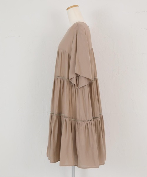 titivate（ティティベイト）の「ハーフスリーブティアードチュニックブラウス（シャツ/ブラウス・レディース・ブラック/オフホワイト/ライトグリーン/グレイッシュベージュ・S/M）」の10枚目の写真