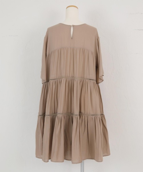 titivate（ティティベイト）の「ハーフスリーブティアードチュニックブラウス（シャツ/ブラウス・レディース・ブラック/オフホワイト/ライトグリーン/グレイッシュベージュ・S/M）」の12枚目の写真