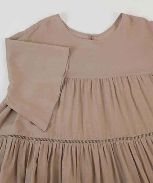 titivate（ティティベイト）の「ハーフスリーブティアードチュニックブラウス（シャツ/ブラウス・レディース・ブラック/オフホワイト/ライトグリーン/グレイッシュベージュ・S/M）」の9枚目の写真