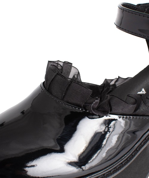 ROJITA（ロジータ）の「フリルハートバックルエナメルシューズ（その他シューズ・レディース・ブラック・38/36/37）」の2枚目の写真