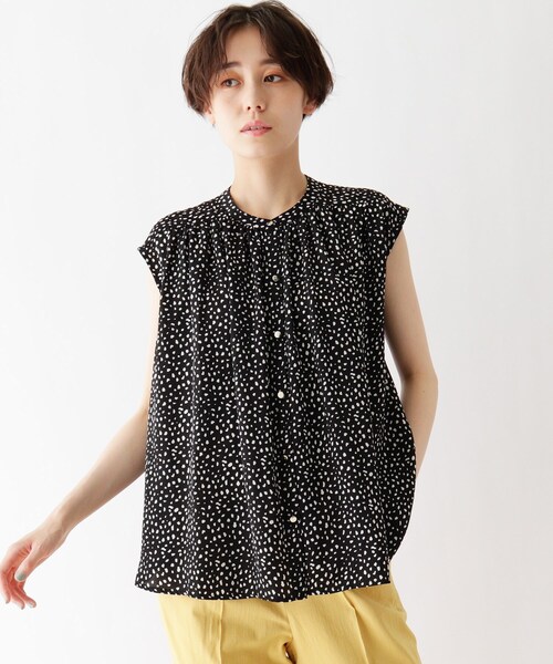 DRESKIP(ドレスキップ)の「◆サテンノースリーブブラウス(シャツ/ブラウス・レディース・ブラック系5/ホワイト系8/カーキ/オフホワイト・02/04/03)」の3枚目の写真