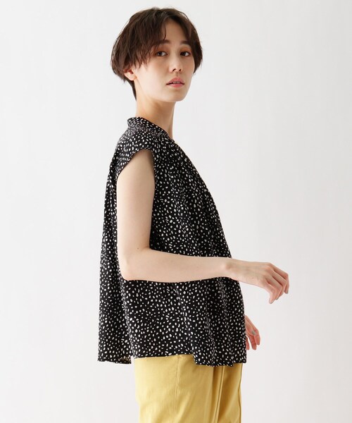 DRESKIP(ドレスキップ)の「◆サテンノースリーブブラウス(シャツ/ブラウス・レディース・ブラック系5/ホワイト系8/カーキ/オフホワイト・02/04/03)」の12枚目の写真