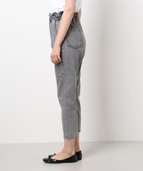 ems excite（エムズエキサイト）の「デニムゆるパンツ（デニムパンツ・レディース・ブラック/ケミカルウォッシュ/オフホワイト・FREE）」の4枚目の写真