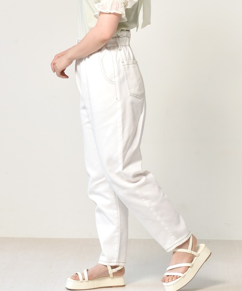 ems excite（エムズエキサイト）の「デニムゆるパンツ（デニムパンツ・レディース・ブラック/ケミカルウォッシュ/オフホワイト・FREE）」の12枚目の写真