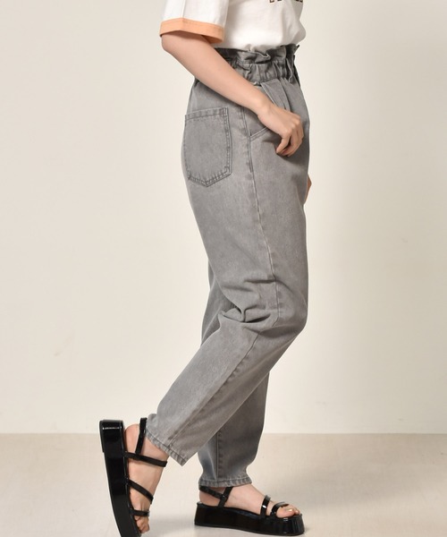 ems excite（エムズエキサイト）の「デニムゆるパンツ（デニムパンツ・レディース・ブラック/ケミカルウォッシュ/オフホワイト・FREE）」の14枚目の写真