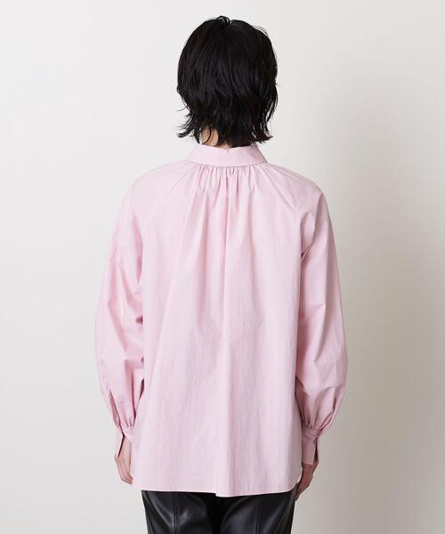 UNITED ARROWS(ユナイテッドアローズ)の「UWSC ギャザー ボリューム シャツカラー ブラウス †(シャツ/ブラウス・レディース・ブラック/オフホワイト/ライトピンク・FREE)」の6枚目の写真