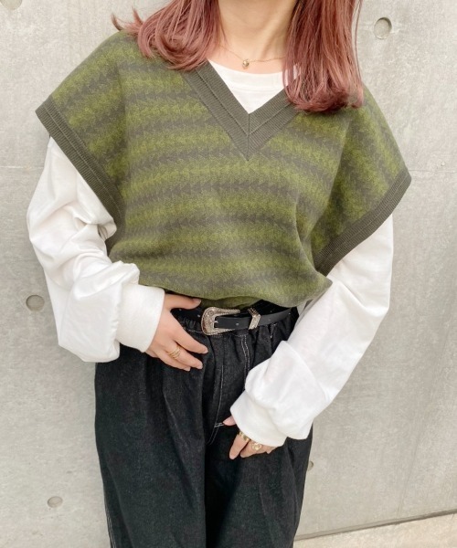 nemne store(ネンネストア)の「紅葉をみるジャガードオーバーニットベスト(ベスト・レディース・グリーン/モカ/ダークブルー・フリー)」の3枚目の写真