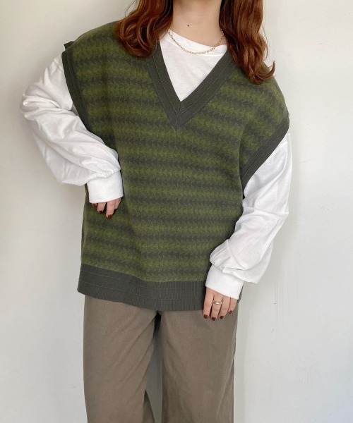 nemne store(ネンネストア)の「紅葉をみるジャガードオーバーニットベスト(ベスト・レディース・グリーン/モカ/ダークブルー・フリー)」の15枚目の写真