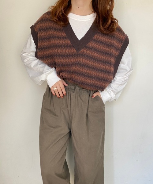 nemne store(ネンネストア)の「紅葉をみるジャガードオーバーニットベスト(ベスト・レディース・グリーン/モカ/ダークブルー・フリー)」の13枚目の写真
