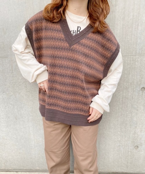 nemne store(ネンネストア)の「紅葉をみるジャガードオーバーニットベスト(ベスト・レディース・グリーン/モカ/ダークブルー・フリー)」の17枚目の写真