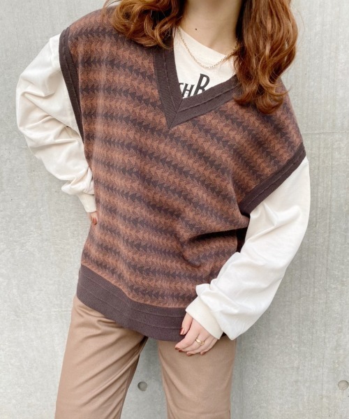 nemne store(ネンネストア)の「紅葉をみるジャガードオーバーニットベスト(ベスト・レディース・グリーン/モカ/ダークブルー・フリー)」の22枚目の写真
