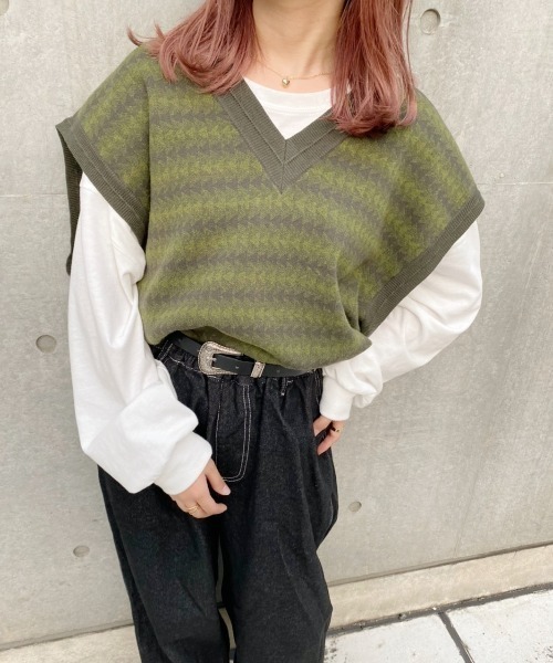 nemne store(ネンネストア)の「紅葉をみるジャガードオーバーニットベスト(ベスト・レディース・グリーン/モカ/ダークブルー・フリー)」の10枚目の写真
