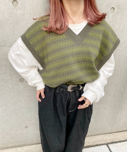 nemne store(ネンネストア)の「紅葉をみるジャガードオーバーニットベスト(ベスト・レディース・グリーン/モカ/ダークブルー・フリー)」の9枚目の写真