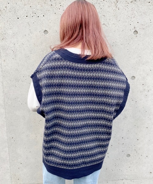 nemne store(ネンネストア)の「紅葉をみるジャガードオーバーニットベスト(ベスト・レディース・グリーン/モカ/ダークブルー・フリー)」の21枚目の写真