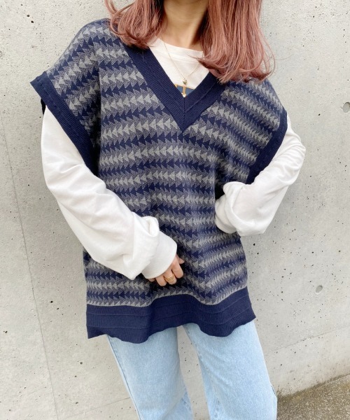 nemne store(ネンネストア)の「紅葉をみるジャガードオーバーニットベスト(ベスト・レディース・グリーン/モカ/ダークブルー・フリー)」の5枚目の写真