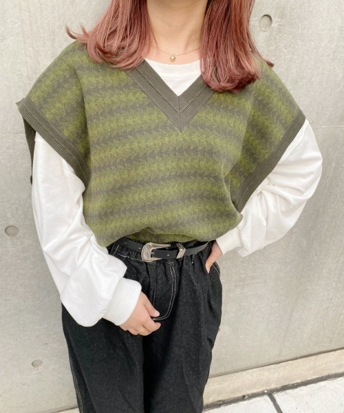 nemne store(ネンネストア)の「紅葉をみるジャガードオーバーニットベスト(ベスト・レディース・グリーン/モカ/ダークブルー・フリー)」の14枚目の写真