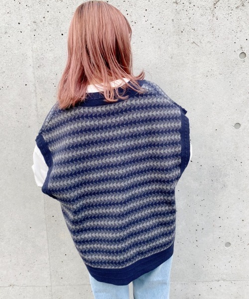 nemne store(ネンネストア)の「紅葉をみるジャガードオーバーニットベスト(ベスト・レディース・グリーン/モカ/ダークブルー・フリー)」の6枚目の写真