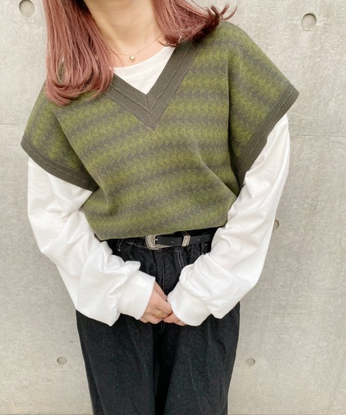 nemne store(ネンネストア)の「紅葉をみるジャガードオーバーニットベスト(ベスト・レディース・グリーン/モカ/ダークブルー・フリー)」の19枚目の写真