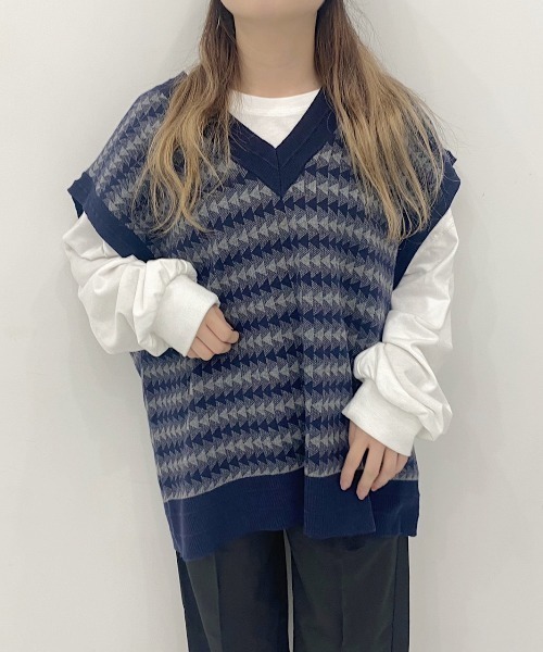nemne store(ネンネストア)の「紅葉をみるジャガードオーバーニットベスト(ベスト・レディース・グリーン/モカ/ダークブルー・フリー)」の16枚目の写真