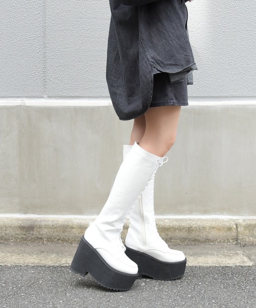 NOFALL（ノーフォール）の「厚底プラットフォームレースアップロングブーツ（ブーツ・レディース・ホワイト/ブラック・LL/M/L/3L/S）」の4枚目の写真