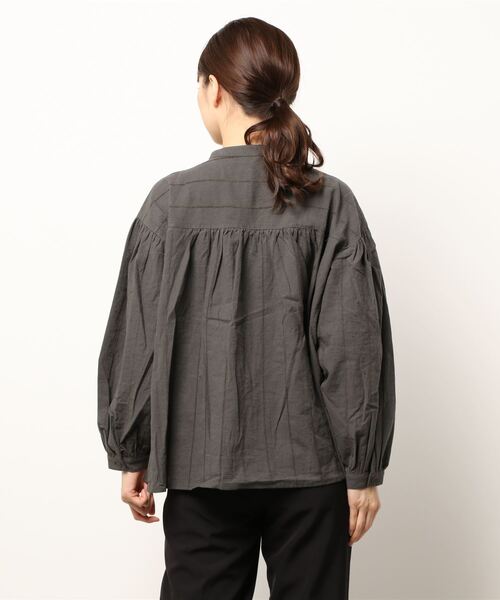 Samansa Mos2（サマンサ モスモス）の「モールストライプピンタックシャツ（シャツ/ブラウス・レディース・オフホワイト/ピンク/チャコール・ﾌﾘ-）」の4枚目の写真