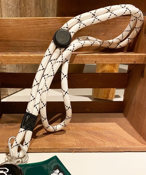 SPINNS（スピンズ）の「【選べるスマホショルダー】紐ループストラップ（スマホグッズ・レディース・ホワイト/オレンジ・ONESIZE）」の10枚目の写真