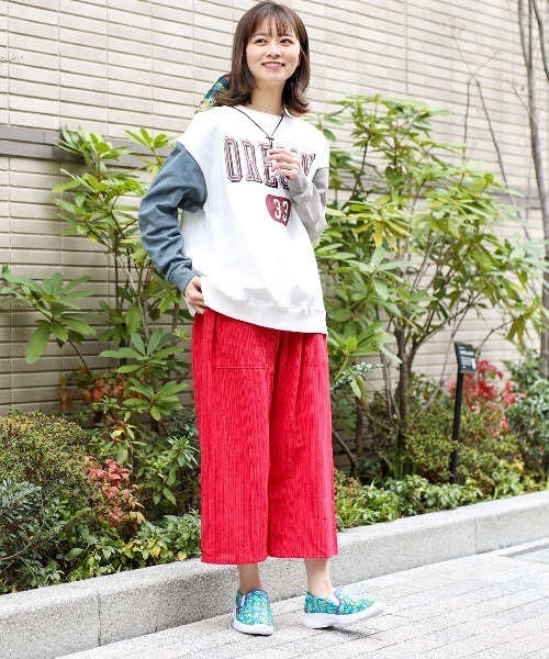 チチカカ（チチカカ）の「【ユニセックス】カレッジロゴスウェットプルオーバー（スウェット・メンズ・オレンジ/グレー・MEDIUM/LARGE）」の3枚目の写真