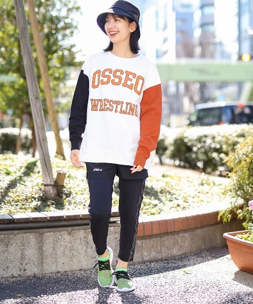 チチカカ（チチカカ）の「【ユニセックス】カレッジロゴスウェットプルオーバー（スウェット・メンズ・オレンジ/グレー・MEDIUM/LARGE）」の6枚目の写真