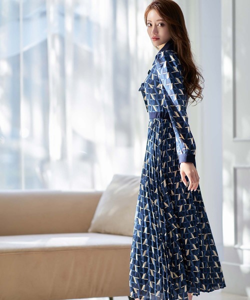 エミリアウィズ 幾何学柄 プリーツ ロングワンピース emiria wiz emiriawiz（エミリアウィズ）の「幾何学柄プリーツスカートワンピース