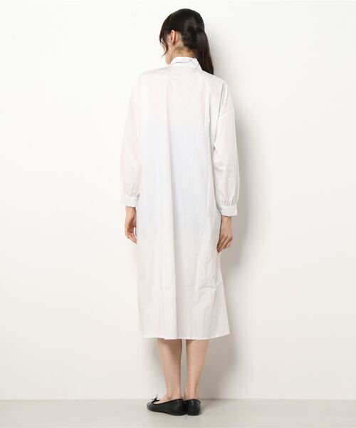 ECRIRE（エクリール）の「サイドリボンピンタックワンピース（ワンピース・レディース・ブラック/オフホワイト/ネイビー/ベージュ・M）」の5枚目の写真