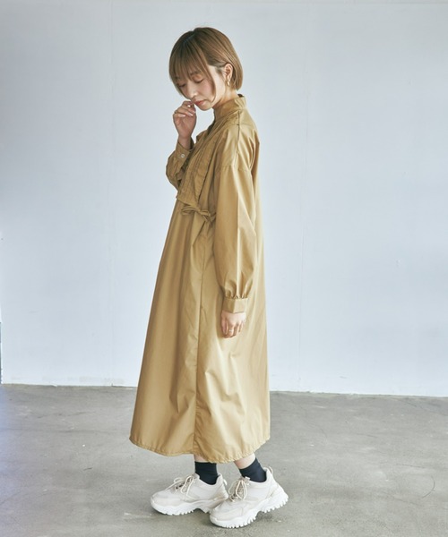 ECRIRE（エクリール）の「サイドリボンピンタックワンピース（ワンピース・レディース・ブラック/オフホワイト/ネイビー/ベージュ・M）」の3枚目の写真