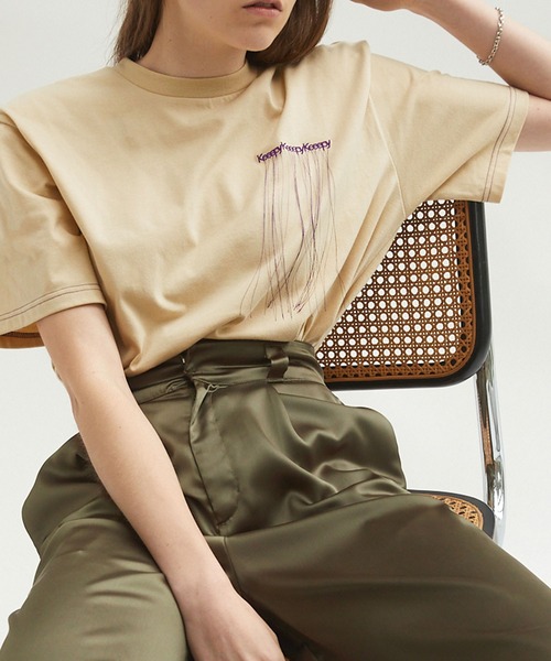 Keeepy（キーピー）の「【Keeepy】embroidered logo short sleeves  T-shirt（Tシャツ/カットソー・レディース・ブラック/ベージュ/グリーン・M/L）」の3枚目の写真