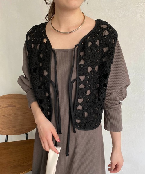 CAPRICIEUX LE'MAGE(カプリシューレマージュ)の「クロシェ風ミニベスト(ベスト・レディース・ブラック/ライトベージュ・FREE)」の9枚目の写真