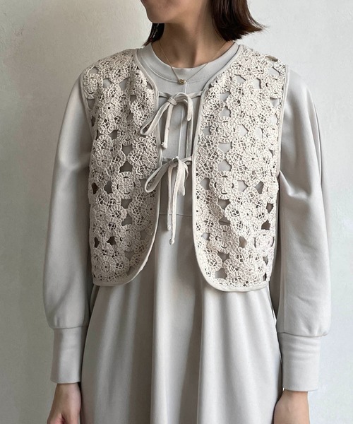 CAPRICIEUX LE'MAGE(カプリシューレマージュ)の「クロシェ風ミニベスト(ベスト・レディース・ブラック/ライトベージュ・FREE)」の13枚目の写真